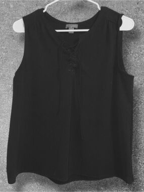 🌺Vince Camuto Black Sleeveless Lace-Up V-Neck Tank Top